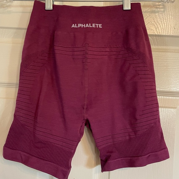 Alphalete Pants - Alphalete Ozone Shorts 5.5”, Size M.